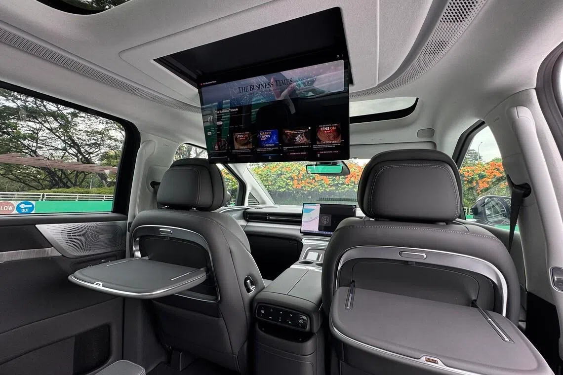 Children needing entertainment will find the 21.4-inch flip-down cinema screen a treat.